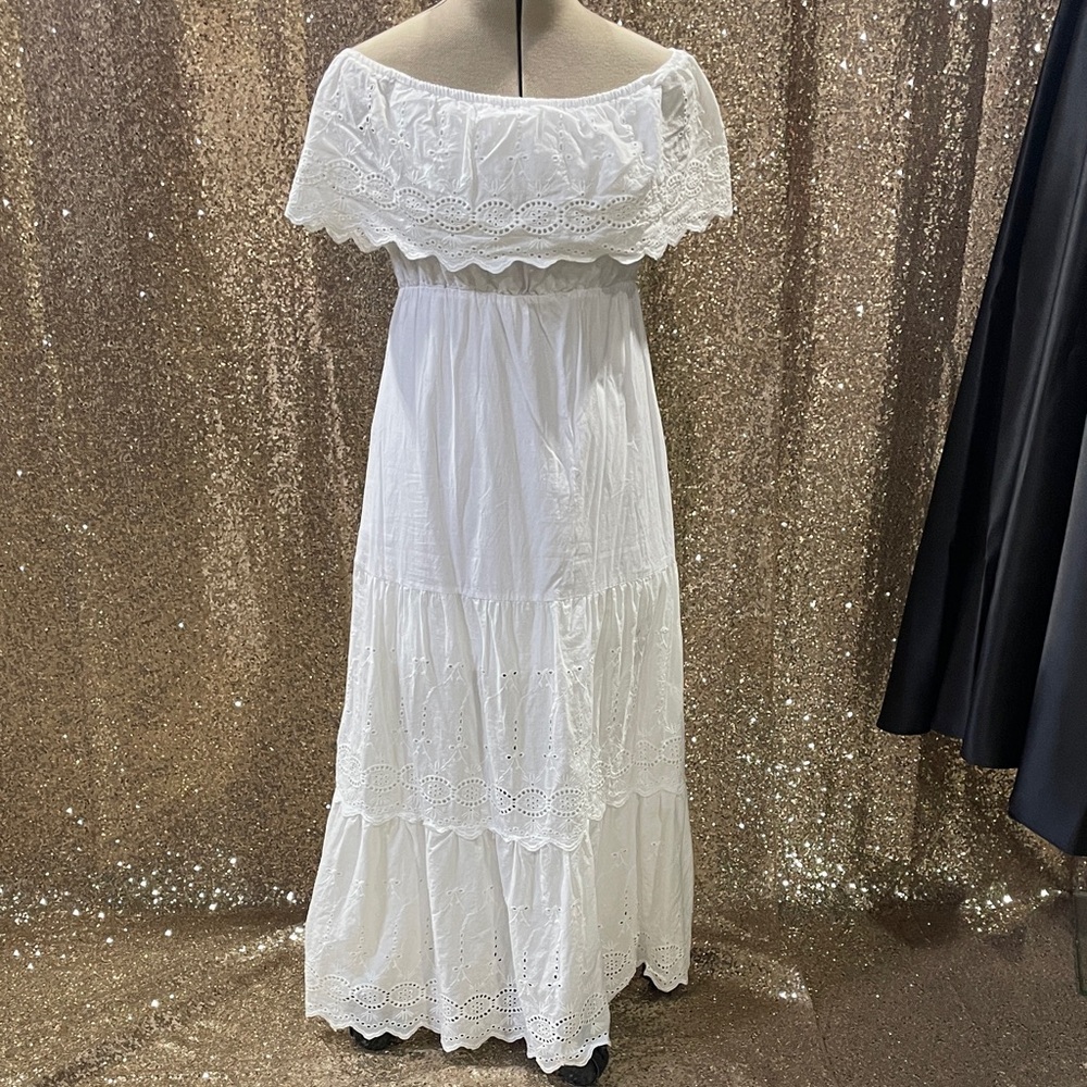 Rogue Elegant White Lace Maxi Dress
